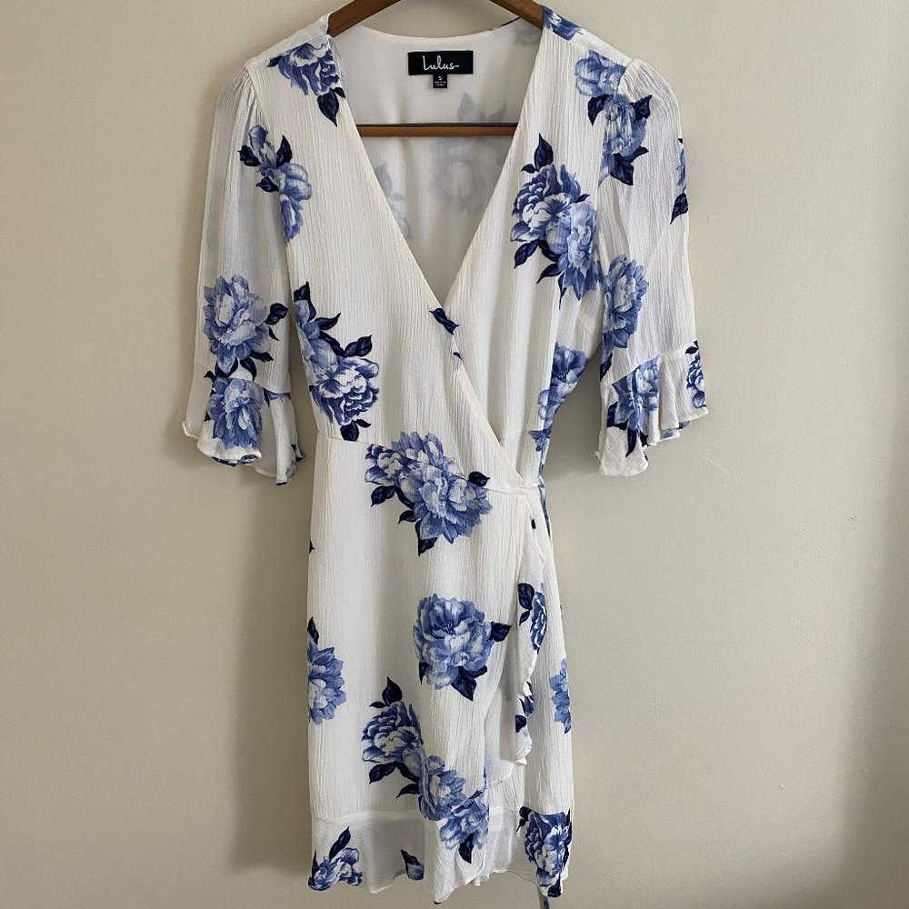 Lulu's Pretty Peony Blue and White Floral Print Wrap Dress Size Small